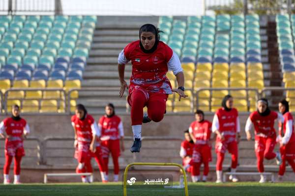 تبعیض علیه تیم آزمون؛ زنان پرسپولیس در زمین خراب تمرین میکنند، چمن بهتر به تیم مردان رسید