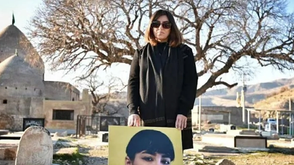 اعتقال والدة إحدى ضحايا الاحتجاجات الشعبية في إيران وإغلاق صفحتها على "إنستغرام"