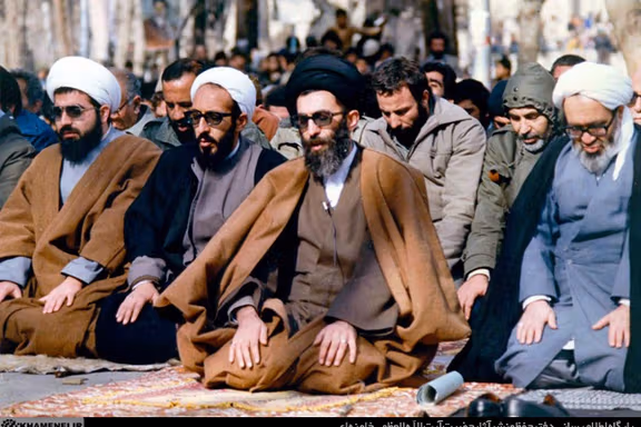 Ali Khamenei (center) and Hossein Ali Montazeri (right)