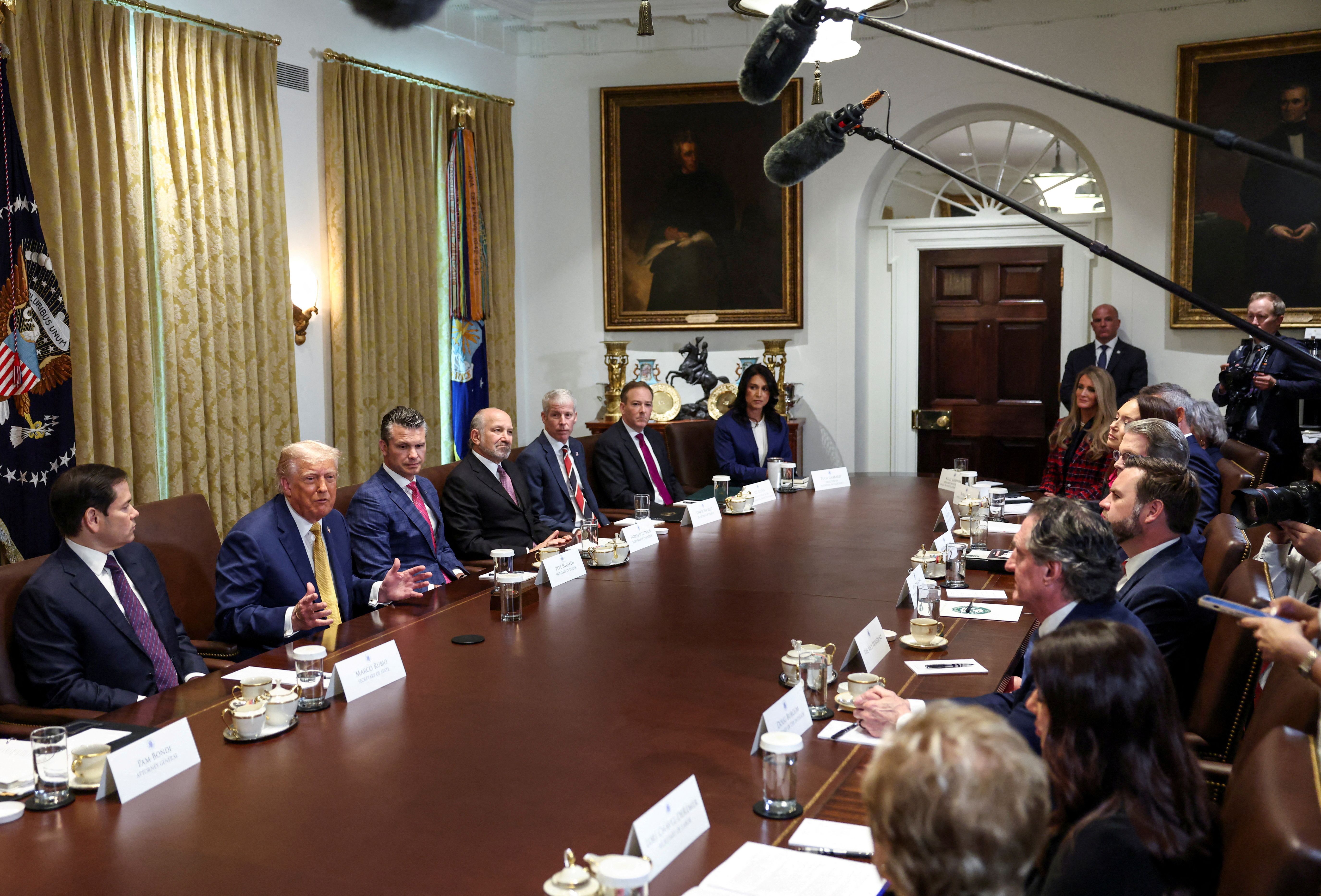 مشاوران ارشد به ترامپ توصیه کردند هدف گرفتن زیرساخت‌های ایران مجاز است