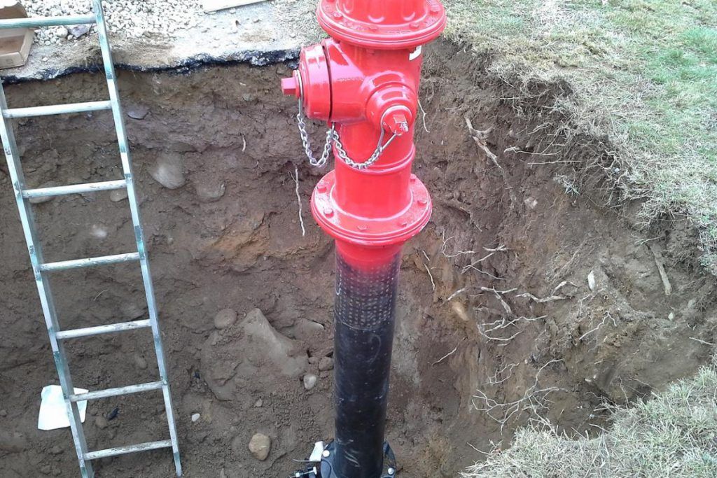 مدیر آتش‌نشانی تهران: از شیرهای آب نصب شده در معابر برای پر کردن استخرها استفاده می‌شود