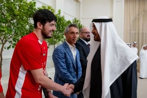 فارس: سردار آزمون به دلیل انتشار تصاویری با حاکم دبی، از تیم ملی اخراج شد