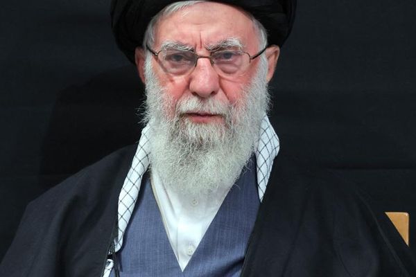 إعلام إيراني: ادعاءات شكدم بشأن خامنئي "سخيفة ومحاولة لتشويه شخصية تحظى بشعبية"