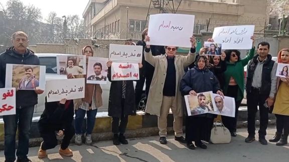 تجمع مخالفان اعدام مقابل زندان اوین