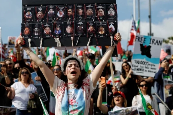 الرئيس الإيراني: أحداث يناير كانت سيئة للغاية