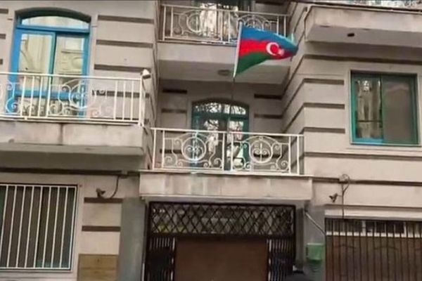 فيديو..هجوم ضد السفارة الأذربيجانية في طهران ومقتل واحد وجرح اثنين