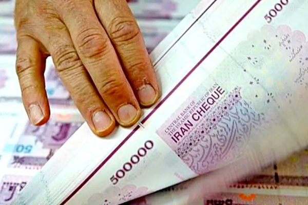 سببت زيادة التضخم.. حكومة "رئيسي" تحطم رقمًا قياسيًا في طباعة النقود بإيران