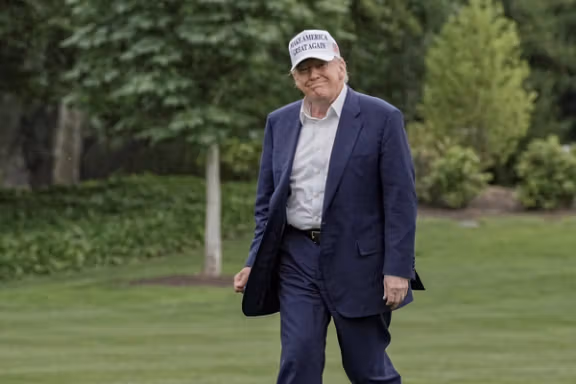 ترامپ: وضع تعرفه ۵۰ درصدی بر کالاهای اتحادیه اروپا تا ۱۸ تیر به تعویق افتاد