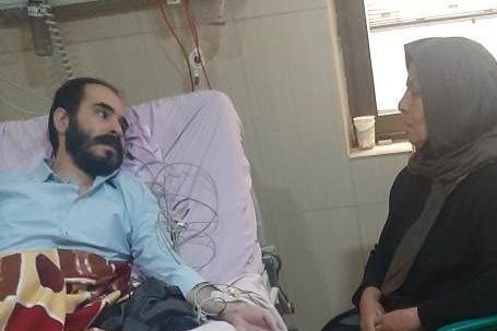 تصویری که رسانه قوه قضاییه از دیدار مادر حسین رونقی با او منتشر کرد