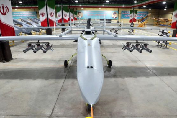 وسائل إعلام إسرائيلية تفيد بوقوع "انفجار غامض" في قاعدة للطائرات المُسيّرة وسط إيران