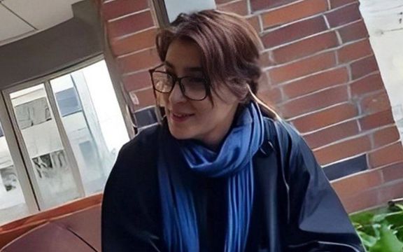 غزاله زارع، روزنامهنگار، به دلیل برگزاری کارگاه تحلیل کتاب به ۳ سال زندان محکوم شد