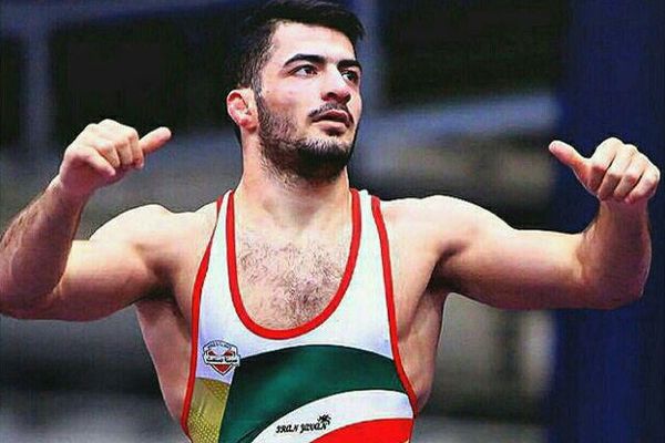 مصارع في المنتخب الإيراني يغير جنسيته