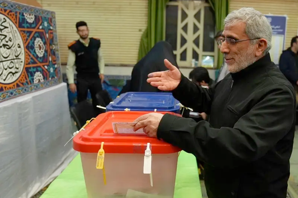 هل يستعد النظام الإيراني لتسليم رئاسة الجمهورية إلى الحرس الثوري؟