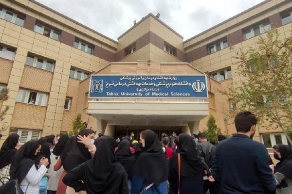 طلاب جامعيون يطالبون بإلغاء أحكام قاسية أصدرتها اللجنة التأديبية ضد زملائهم