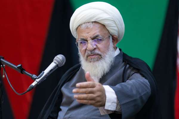 نماینده خامنهای در یزد: نگرانی از آینده، مردم آمریکا را آزار میدهد