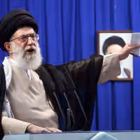 بررسی شیوهنامه سرکوب؛ الگوی دشمنسازی خامنهای در ۲۱۵ سخنرانی