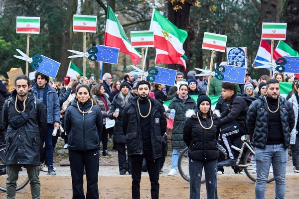 التلفزيون الهولندي: النظام الإيراني يستخدم منظمات إجرامية لاستهداف معارضيه