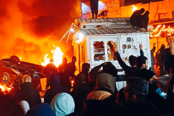 پیام مخاطب از تربتجام: ماموران به خانهها حمله و افراد را خانوادگی بازداشت میکنند