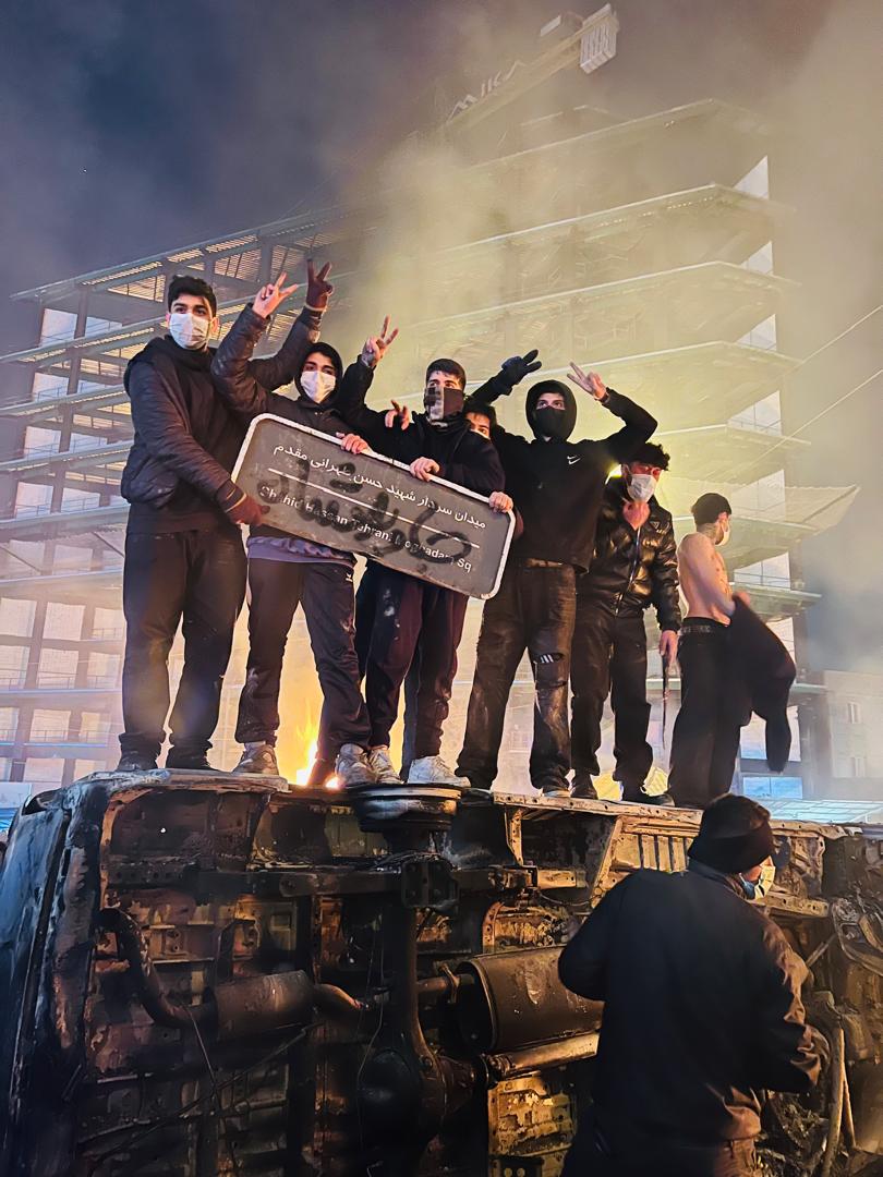 پیام مخاطب: ماموران شلیک کردند و گفتند به شاهزاده بگو ساچمه‌ها را از بدنت خارج کند