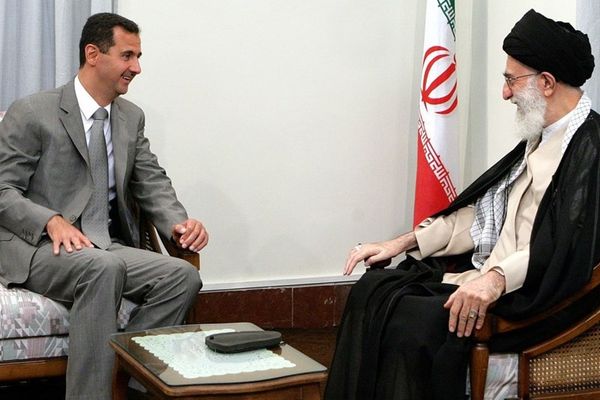 وسائل إعلام إيرانية توجه "انتقادات حذرة" للأسد.. وتحذر من "مصير مشابه" لطهران