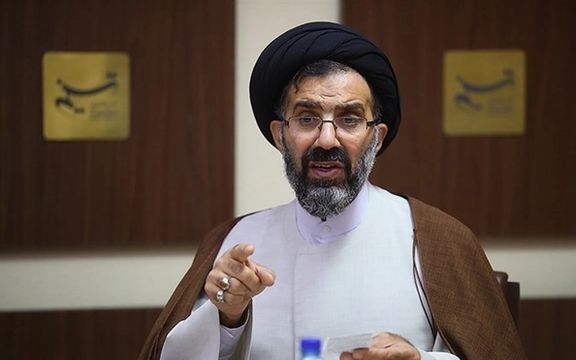 مقرب من خامنئي: رافضات الحجاب الإجباري مستأجرات يتقاضين أموالا مقابل خلع الحجاب