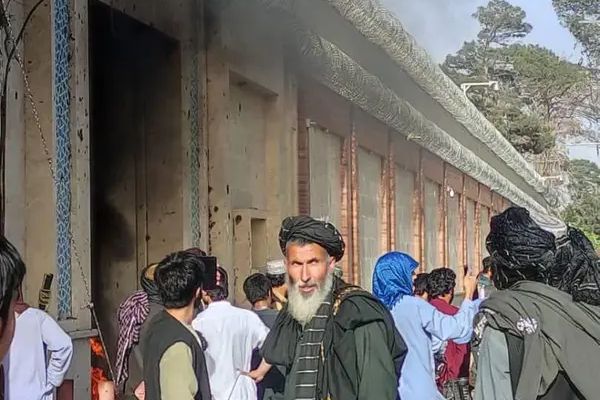الخارجية الإيرانية تستدعي القنصل الأفغاني في طهران.. وتعلق أنشطتها القنصلية في أفغانستان