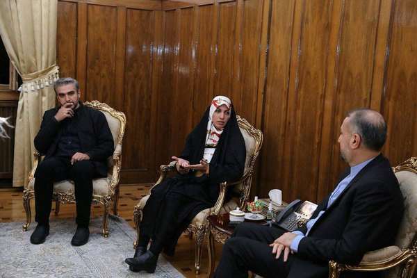 أوروبا تفرض عقوبات على "الإذاعة والتلفزيون" الإيرانية وقادة عسكريين بسبب قمع المتظاهرین