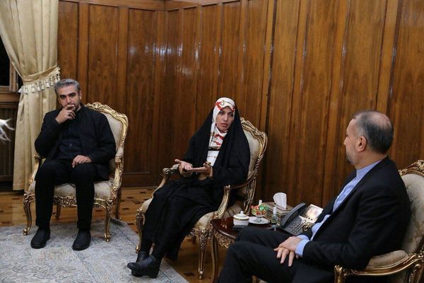 أوروبا تفرض عقوبات على "الإذاعة والتلفزيون" الإيرانية وقادة عسكريين بسبب قمع المتظاهرین