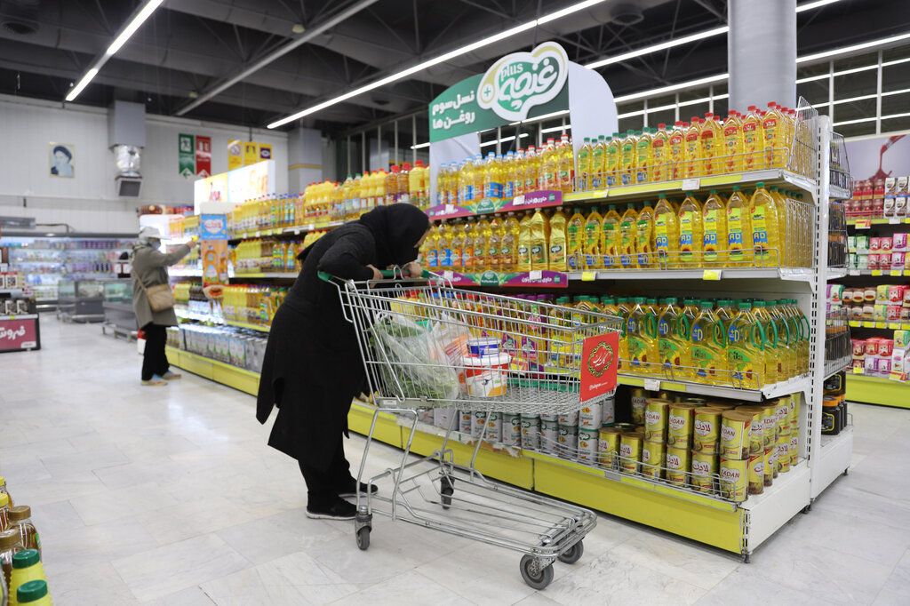 الحكومة الإيرانية: ارتفاع بأسعار السلع الأساسية بنسبة 20 إلى 30 % خلال الأسابيع المقبلة