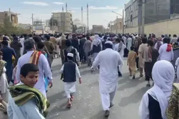 اعتقال 128 متظاهراً بينهم 14 مراهقاً.. وهيمنة أمنية وعسكرية في زاهدان إيران