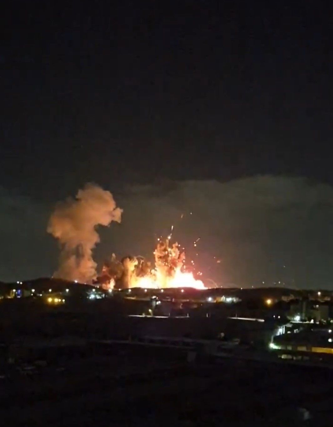 اصفهان، تهران، شیراز و تعدادی از شهرهای دیگر شامگاه دوشنبه آماج حملات هوایی قرار گرفتند