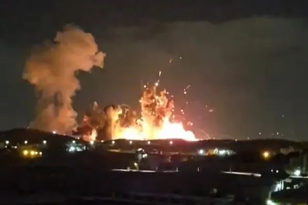 اصفهان، تهران، شیراز و تعدادی از شهرهای دیگر شامگاه دوشنبه آماج حملات هوایی قرار گرفتند