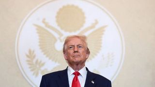 7 ضربات وجّهها ترامب للنظام الإيراني خلال عام في البيت الأبيض