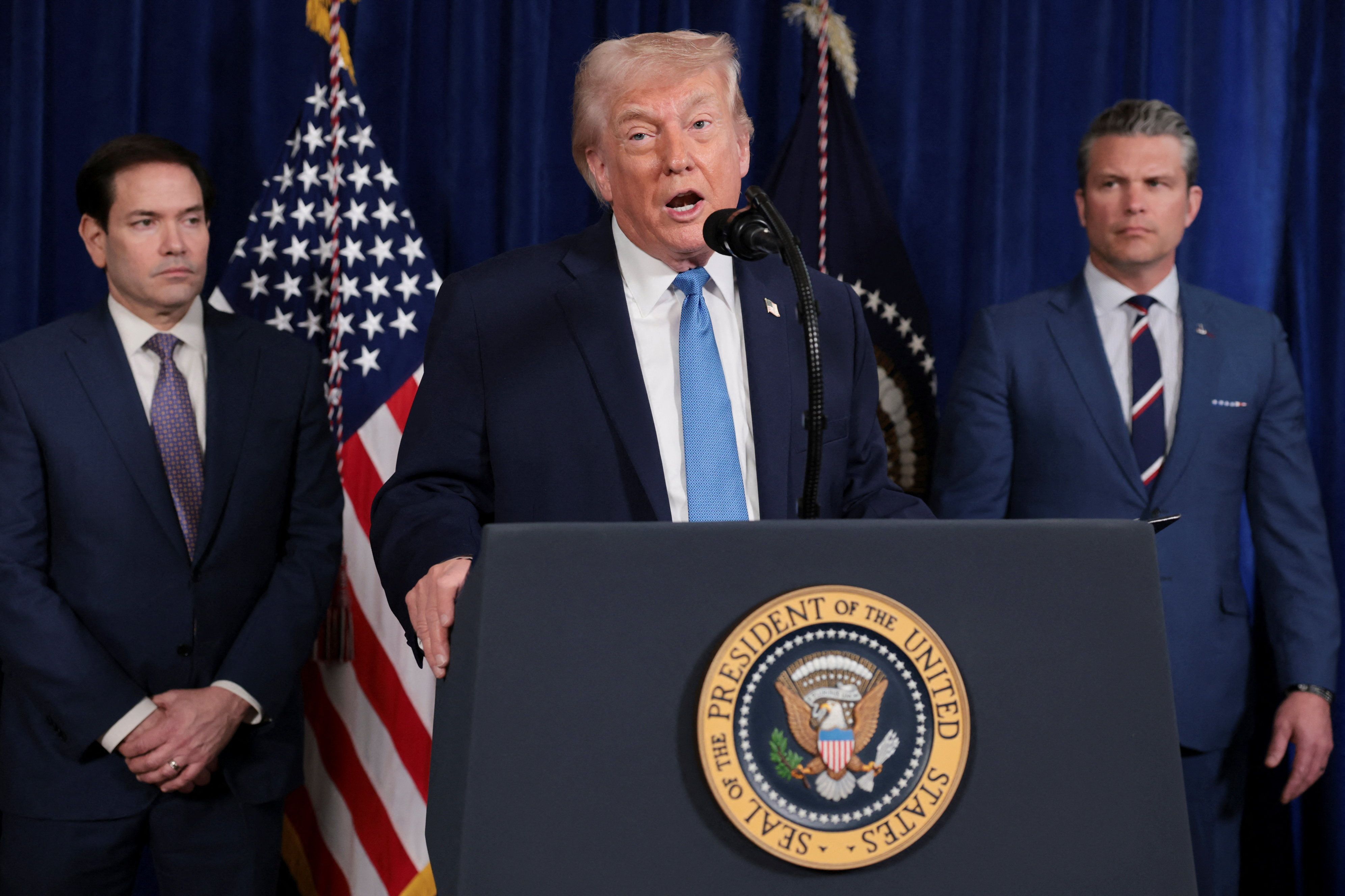 دونالد ترامپ: آمریکا اداره ونزوئلا را بر عهده خواهد گرفت