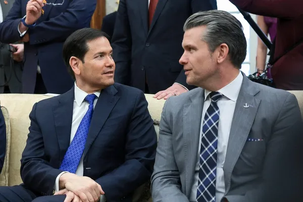 واشینگتنپست: چندین پهپاد بر فراز پایگاه محل سکونت وزیران خارجه و جنگ آمریکا شناسایی شد