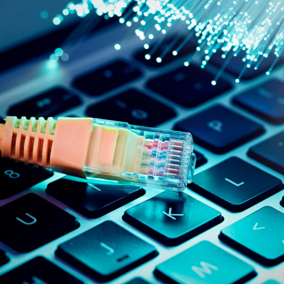 مخالفت شورای عالی مجازی با افزایش پهنای باند؛ معاون وزیر: وضعیت اینترنت بدتر نشده