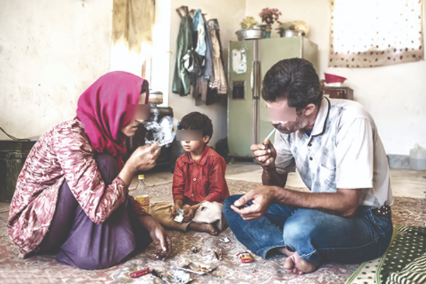 رغم الترويج الرسمي للإنجاب وزيادة النسل.. وزير التعليم الإيراني: 70% من المدمنين متزوجون