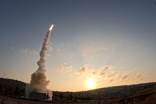 صحيفة إسرائيلية: إيران أصبحت ضعيفة.. لكنها لا تزال تشكل خطرًا مستمرًا