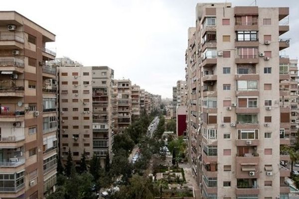 زيادة سكان الحاويات في طهران.. ومسؤول إيراني: مستعدون لبناء 500 ألف منزل في سوريا