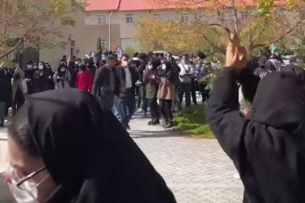 احتجاجات جديدة لطلاب الجامعات الإيرانية.. ودعوة لمظاهرات في "أربعينية" ضحايا مجزرة زاهدان