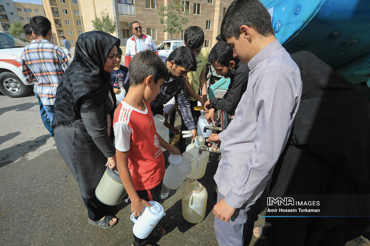 استمرار أزمة المياه في المدن الإيرانية.. والسلطات تعتقل المحتجين