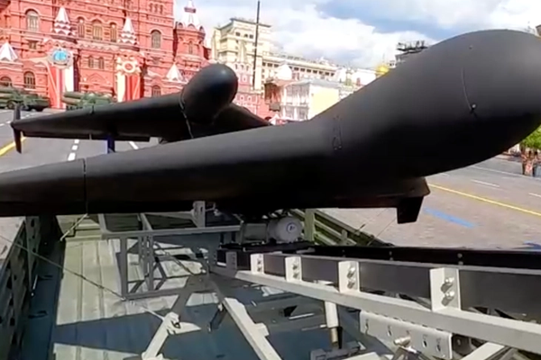 روسيا تستعرض طائرة بدون طيار إيرانية في احتفالات "يوم النصر"