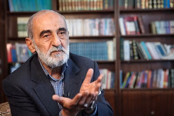 کیهان مذاکره با آمریکا را «عملیات فریب» خواند و خواستار پاسخ نظامی به محاصره شد