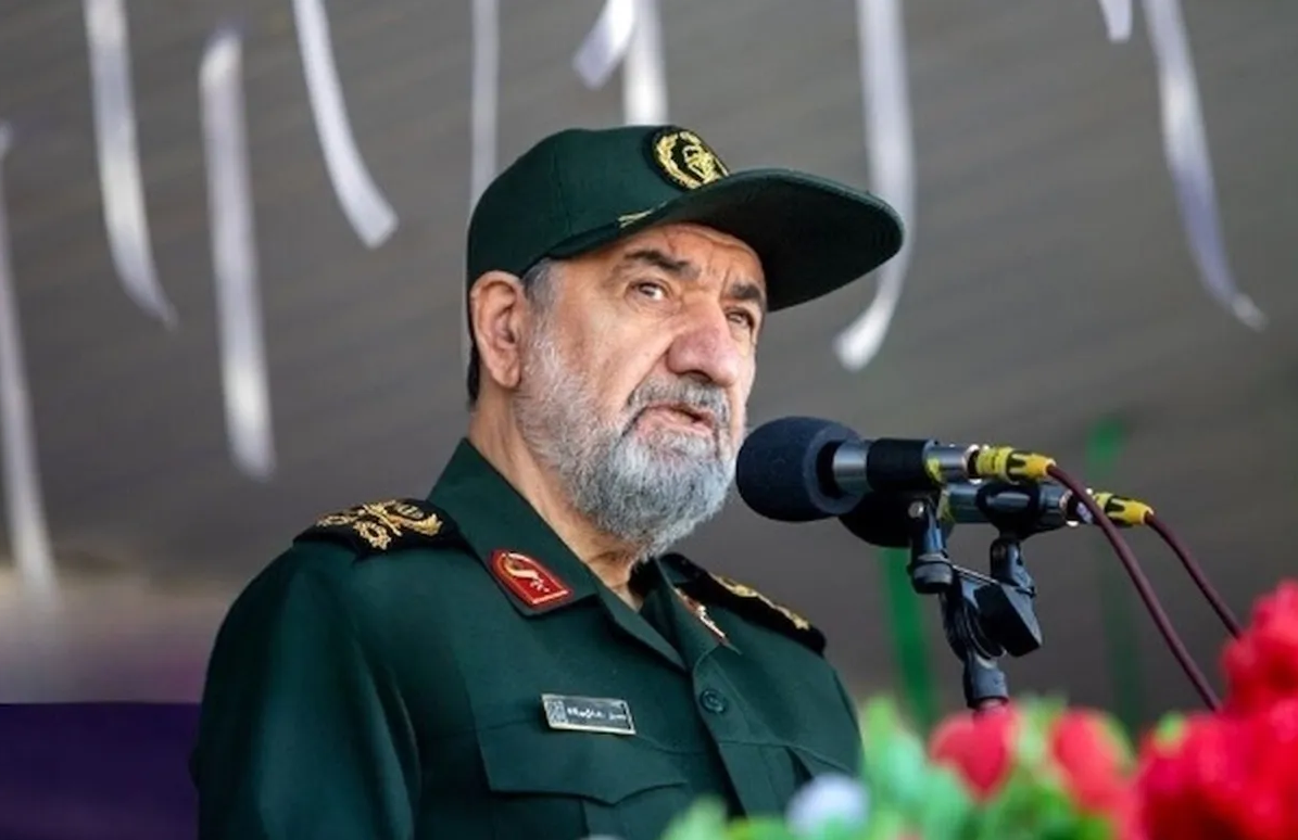 رضایی به ترامپ: به فکر آشفتگی اقتصاد و نیروهای مسلح آمریکا باشید