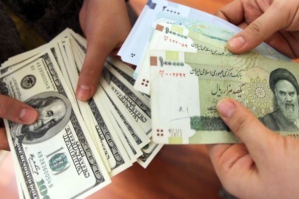 بـ31 ألف تومان.. الدولار لأعلى سعر أمام العملة الإيرانية في 6 أشهر