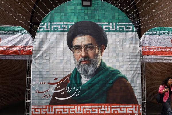 مقام وزارت بهداشت: مجتبی خامنهای فقط چند جراحت سطحی بر صورت، سر و پاها داشت