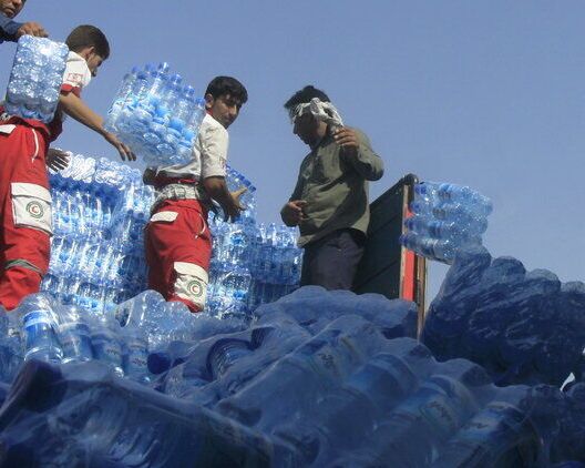 مقام وزارت کشور: کمیته آب و برق برای زائران اربعین یخ و سایهبان آماده میکند