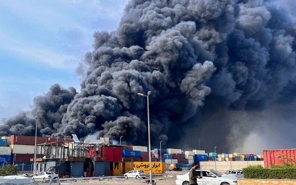 انفجار و آتشسوزی در بندر رجایی؛ اختصاص سالنهای ورزشی بندرعباس به انتقال خون