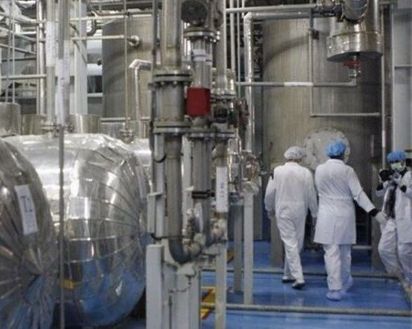 بیانیه بیش از ۶۰ فعال مدنی و سیاسی: اصرار بر غنیسازی اورانیوم در نهایت باعث جنگ میشود