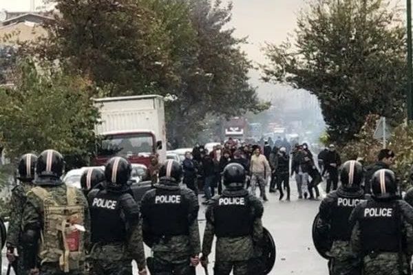 قائد وحدة الشرطة الإيرانية الخاصة: مواجهة احتجاجات نوفمبر 2019. أكثر صعوبة من يناير 2018